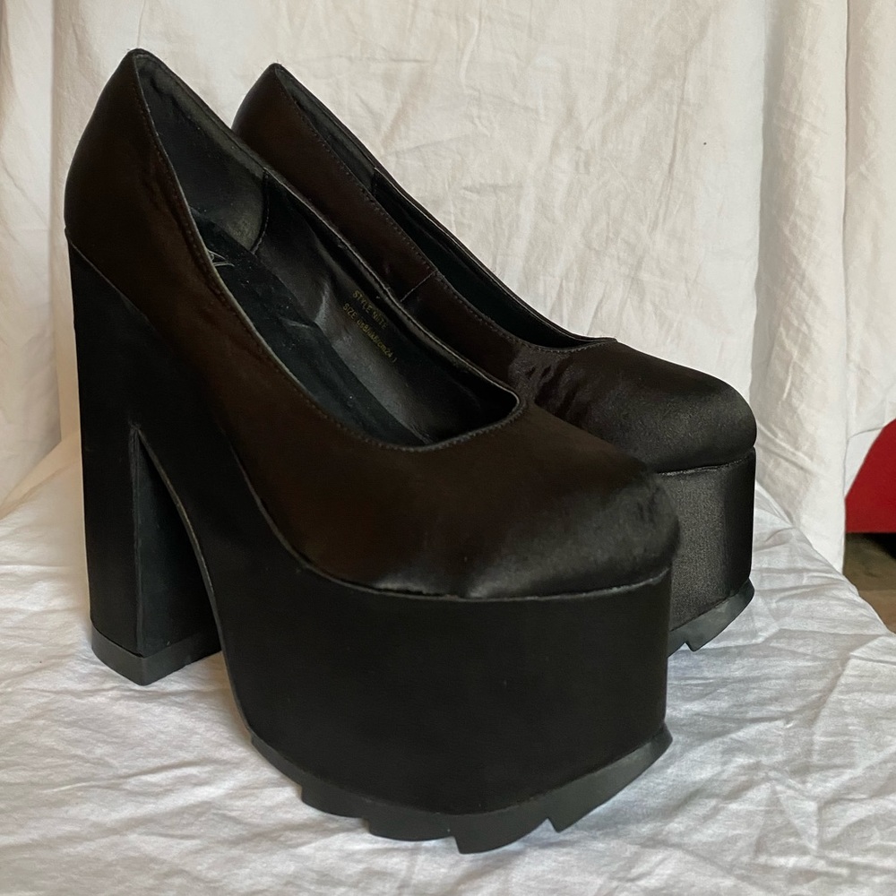 YRU Niiite Heels